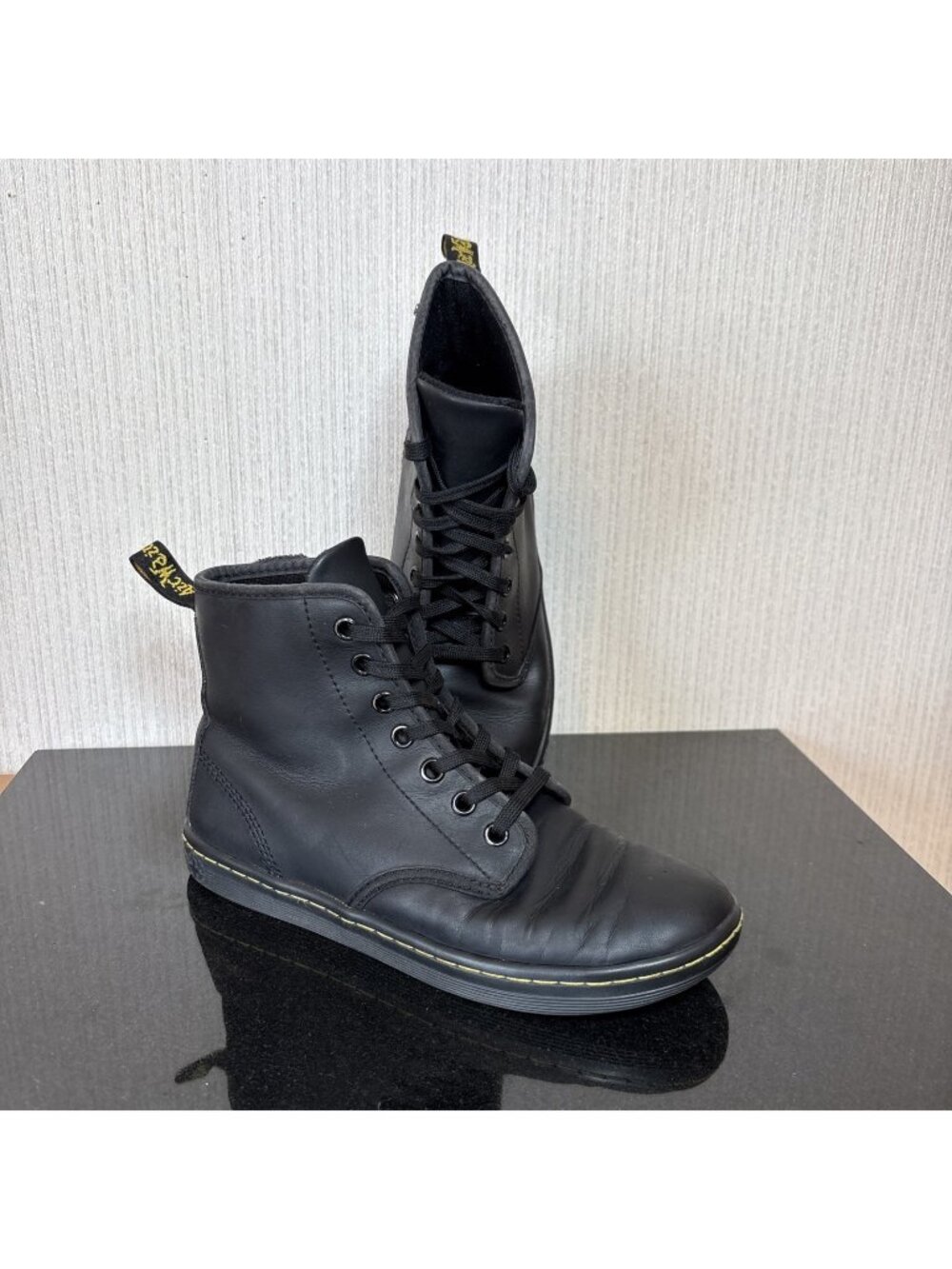 Dr. Martens Shoreditch Womens 6 Black Leather High Top Combat Boots Sneakers